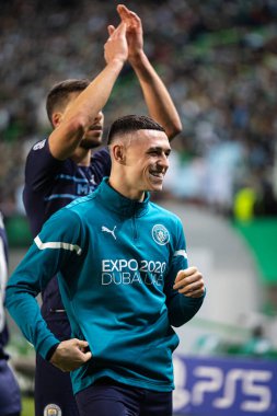 UEFA Şampiyonlar Ligi 16, 15.02.2022 - Estadio Jose Alvalade, Lizbon; Sporting CP - Manchester City FC; Phil Foden taraftarlarıyla kutluyor