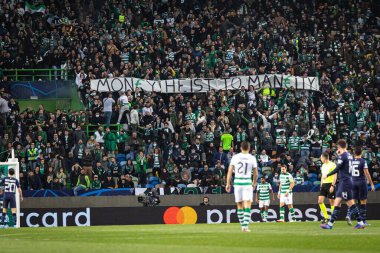 UEFA Şampiyonlar Ligi 16, 15.02.2022 - Estadio Jose Alvalade, Lizbon; Sporting CP - Manchester City FC; Anti City tifo taraftarları maç sırasında