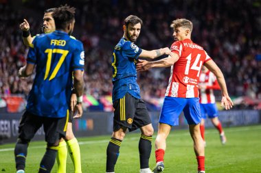 Madrid, İspanya, 23.02.2022, Uefa Şampiyonlar Ligi, Atletico De Madrid ile Manchester United arasındaki ilk tur 16 maç; Bruno Fernandes ve Marcos Llorente