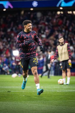 Madrid, İspanya, 23.02.2022, Uefa Şampiyonlar Ligi, Atletico De Madrid ile Manchester United arasındaki ilk tur 16 raundluk maç; ısınma sırasında Jadon Sancho mutlu.
