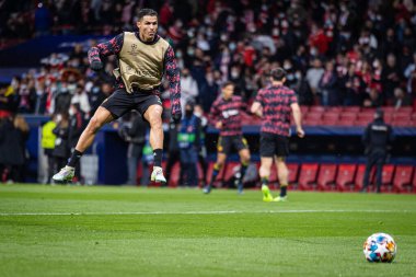 Madrid, İspanya, 23.02.2022, Uefa Şampiyonlar Ligi, Atletico De Madrid ile Manchester United arasındaki ilk tur 16 maç; Cristiano Ronaldo ısınma turunda şut atıyor.