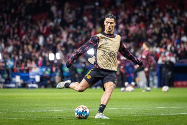 Madrid, İspanya, 23.02.2022, Uefa Şampiyonlar Ligi, Atletico De Madrid ile Manchester United arasındaki ilk tur 16 maç; Cristiano Ronaldo ısınma turunda şut atıyor.