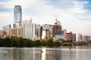 Austin Skyline ile Lake in Forground ve Kayakçılar