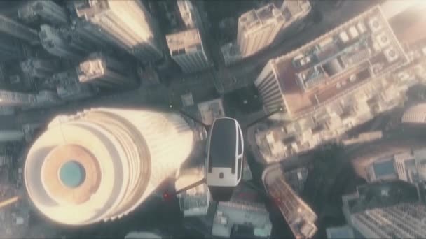 Luchtfoto van de taxi drone vliegen boven Hong Kong stad centrum. — Stockvideo