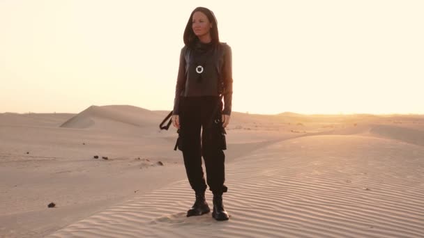 Woman Stands Desert Sunset High Quality Footage — Stock video