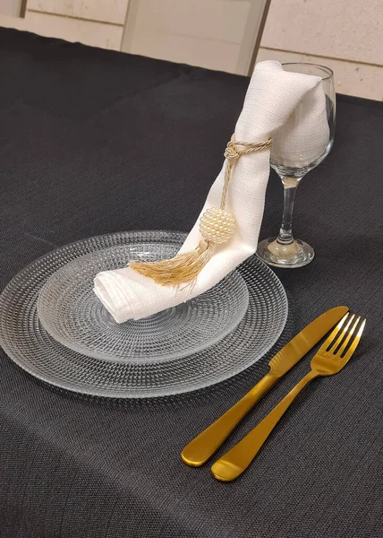 Transparent Plate Napkin Decoration Gold Cutlery — Fotografia de Stock