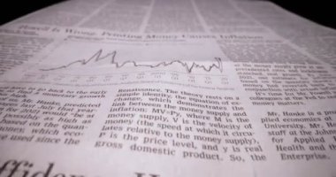 Makro gazeteyi delip geçti. 