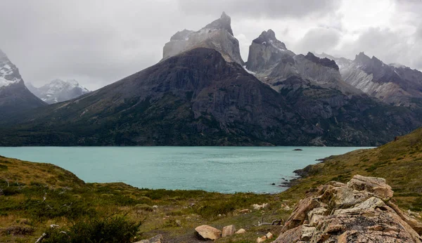 Panoramic view of Pehoe lake in Torres del Paine national park — Stock Photo, Image