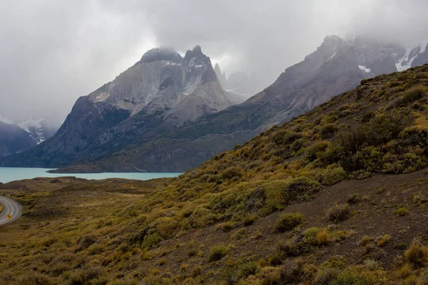 Road to the viewpoint Los Cuernos, Torres del Paine nemzeti park a chilei Patagóniában — Stock Fotó