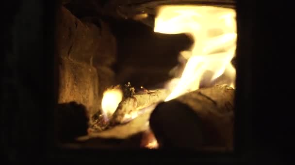 Ξύλα Καίγονται Στο Φούρνο Του Χωριού — Αρχείο Βίντεο