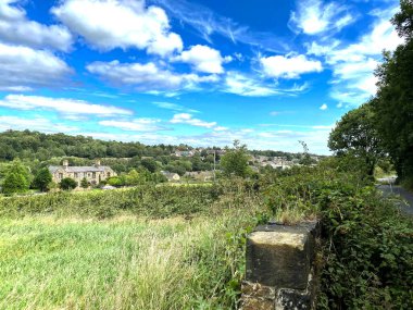 Kırsal manzara, Helm Lane 'den kırsal alana bakıyor, tarlaları, ağaçları ve evleri var, Kirkburton, Mirfield, İngiltere