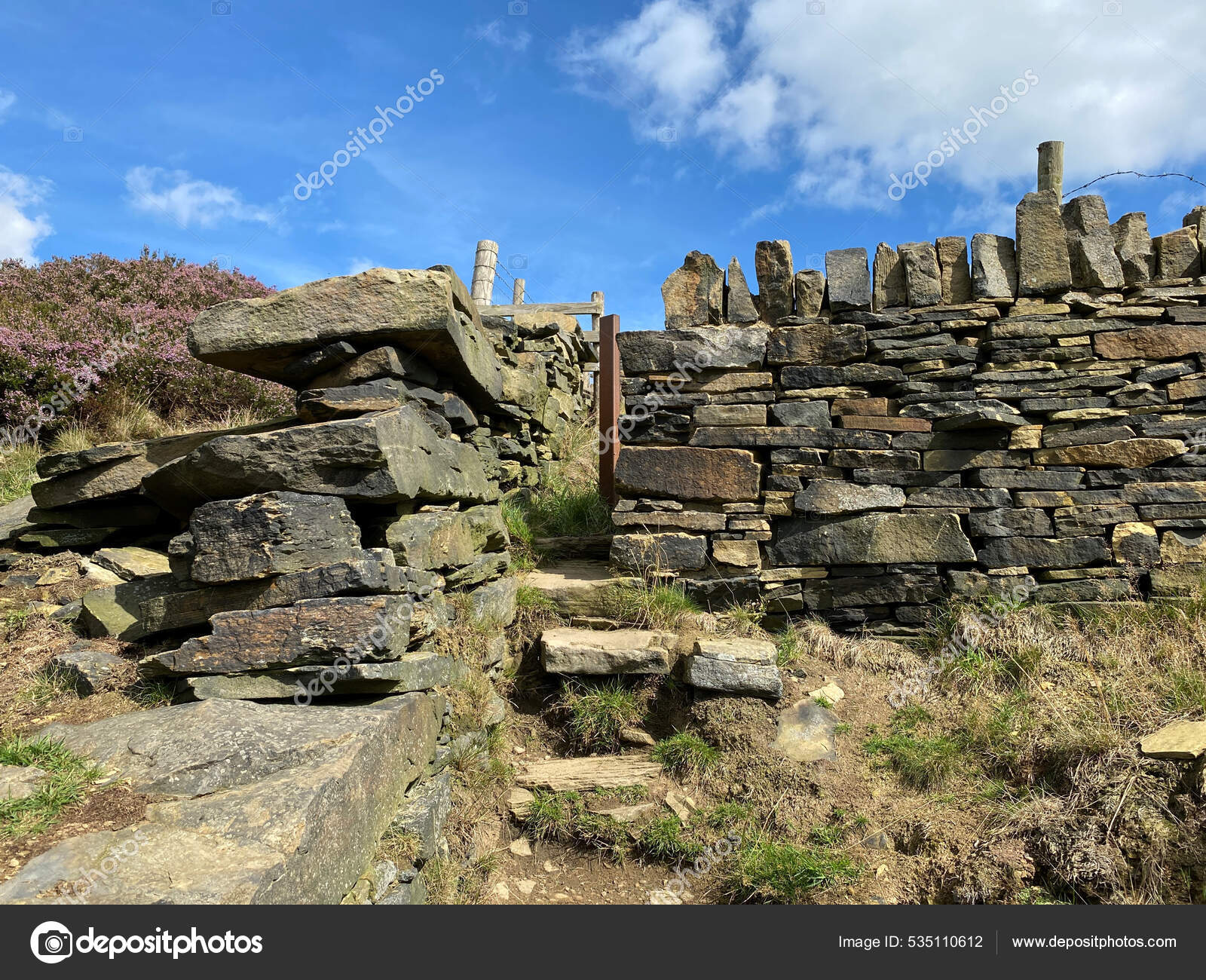 Old Stone Steps Hikers Access Dry Stone Wall Moor Howes — Stock Photo