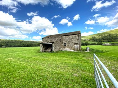 Eski ahır, büyük bir arazide, Dubb 's Lane, Buckden, Skipton, İngiltere yakınlarında.