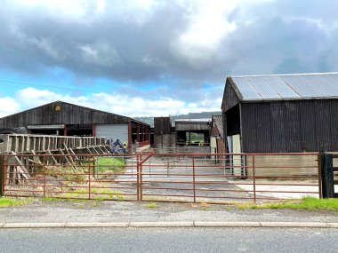 Çiftlik ek binaları, yol kenarına yakın, Farnley, Leeds, İngiltere