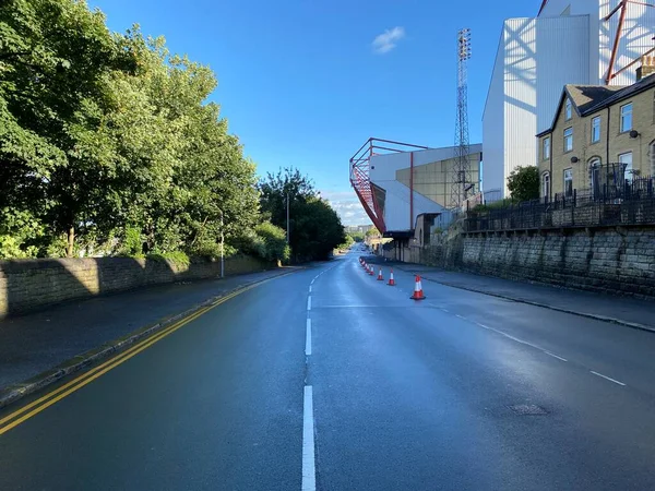 Lenézve Midland Road Miután Egy Nagy Esőzápor Régi Fák Házak — Stock Fotó