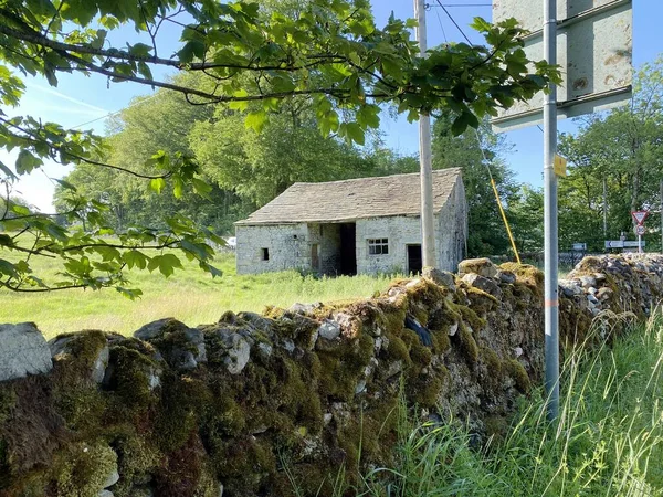 Antiguo Granero Piedra Cruce Grassington Con Paredes Piedra Seca Cubiertas — Foto de Stock