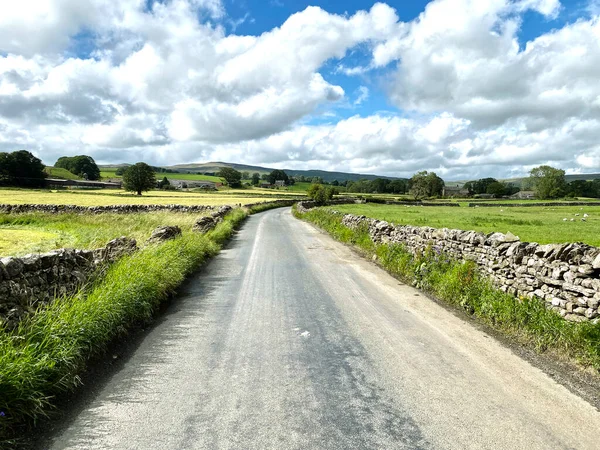 Country Road Scosthrop Dry Stone Walls Fields Trees Kirby Malham — 图库照片