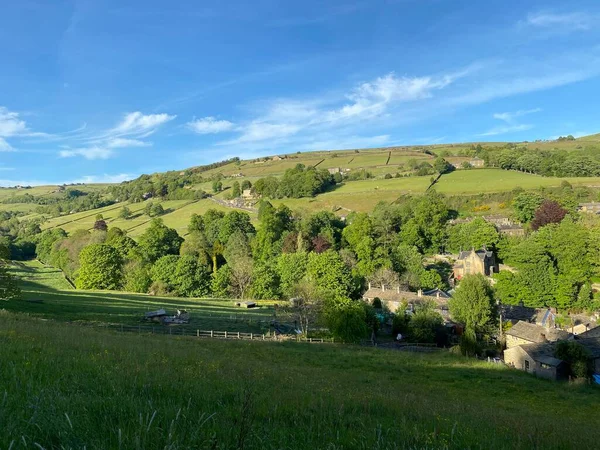 Houses Farms Set Valley Fields Old Trees Summers Evening Halifax — Stock Fotó