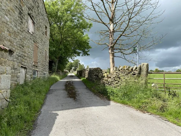 Rural Lane Leading Hills Heavy Clouds Farnhill Keighley — Stockfoto
