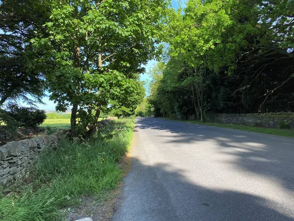 Long Lane Tree Lined Country Road Bradford Yorkshire — Stockfoto