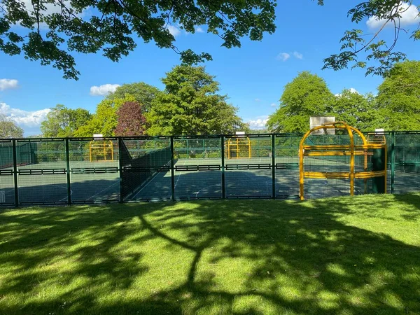 Tennis Courts Green Fencing Old Trees Lister Park Bradford Yorkshire — Zdjęcie stockowe