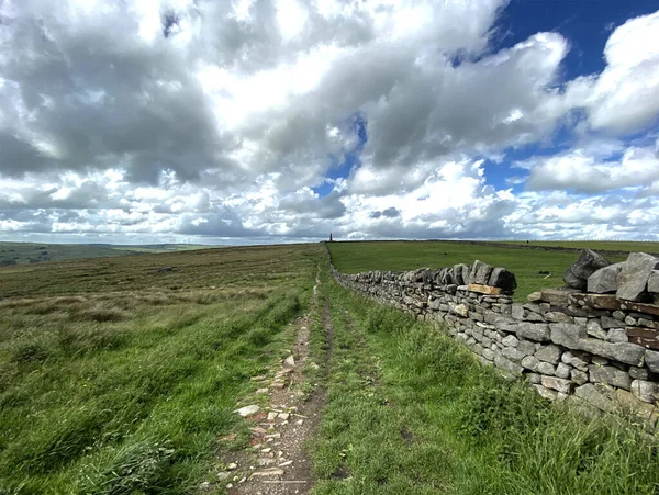 Looking Cowling Pinnacle Hikers Path Running Alongside Dry Stone Wall — Stock Photo, Image