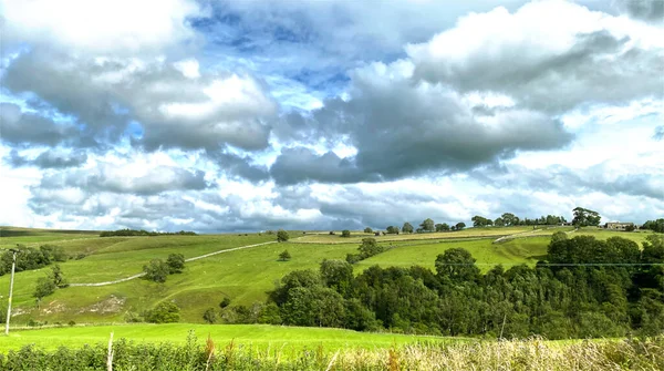 Yorkshire Dales Τοπίο Κοιτάζοντας Πέρα Από Χωράφια Και Τους Λόφους — Φωτογραφία Αρχείου