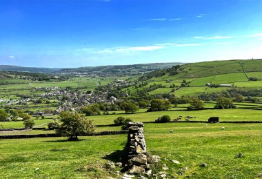 Cononley Köyü ve Keighley Yolu 'nun yakınlarındaki Cononley, İngiltere' nin Panoramik Manzarası