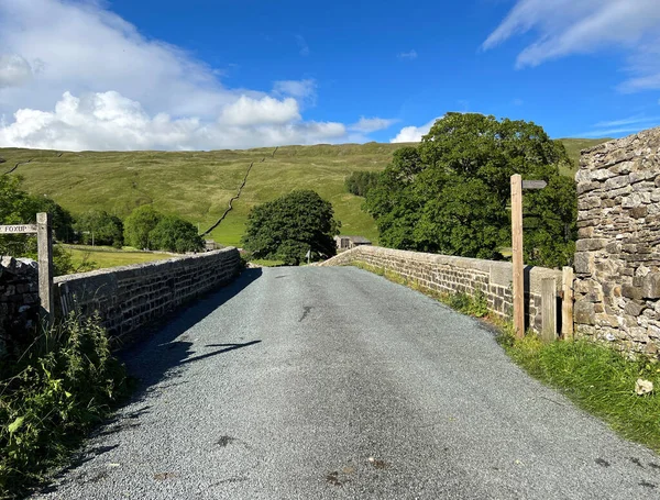 Vista Sobre Ponte Pedra Velha Uma Tarde Atrasada Hamlet Yorkshire — Fotografia de Stock