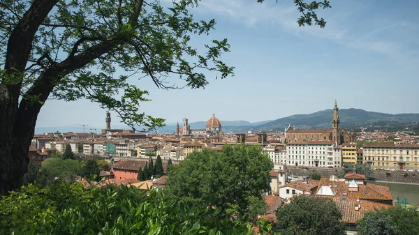 Floransa ve arno Nehri