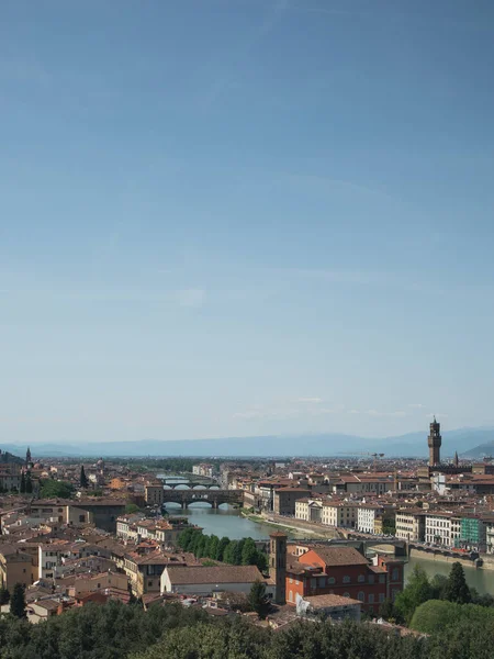 Floransa ve arno Nehri