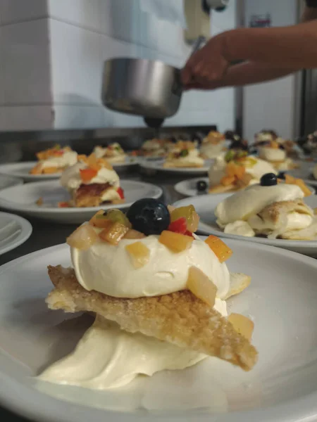 Puff pastry with cream and fruits covered with hot chocolate