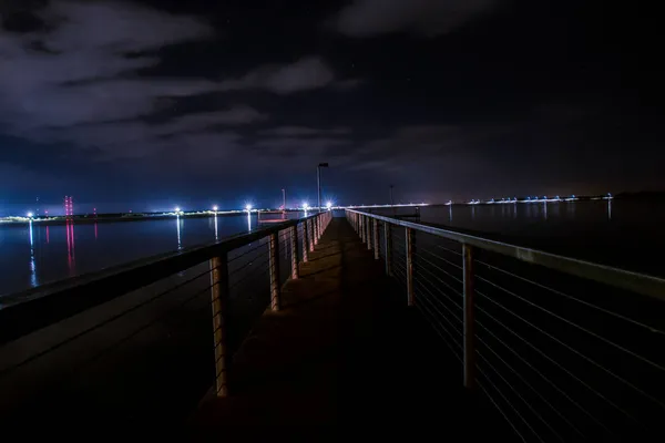 长期暴露的夜间船坞 — 图库照片