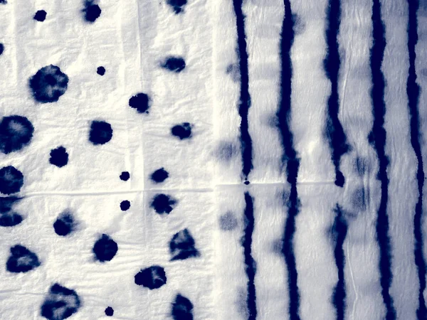 Indigo Yaratıcı Kravat Boyası. Gökyüzü Huysuzluğu Etkisi. Beyaz suluboya boya. Bulut Graffiti Grunge. Hafif Fırçalı İpek. Mavi Yağ Mürekkebi. İndigo Soyut Doku. Sea Tie Dye Pürüzsüz.