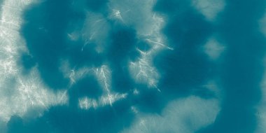 Mavi kravat boyası. Gri Parlak Parlak. Okyanus doğası. Mavi Temiz Suluboya. Parlak Aqua. Su dokusu. Beyaz Deniz Parıltısı. Işıldayan Doğa. Gümüş Yumuşak Arkaplan. Azure Aqua. Soyut Parlak Parıltı.