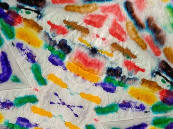 Çoklu Renkli Su Tasarımı. Gri Kravatlı Çizgili Parmak izi. Kırmızı çizgili suluboya doku. Shibori Dip Doku. Boyalı Çizgi Gradyan Suluboya. Kravat Boyası Efekt Modeli Mavi Çizgili Ikat Deseni.