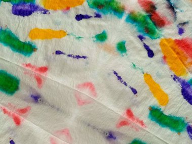 Shibori Dip Doku. Kravat boyası efekti gri çizgili suluboya deseni. Kırmızı kravat boyalı çizgili parmak izi. Çok renkli çizgili keten Grunge. Boyalı Hat Oriental Suluboya. Mavi Çizgili İkat dokusu.