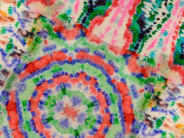 Kravat Boyası Tasarımı Gri Etnik Ikat Deseni. Boyalı Hat Oriental Suluboya. Kırmızı kravat boyası, kravat izi. Mavi Çiçek Hattı Suluboya dokusu. Etnik Dip Deseni. Yamalı Çizgili Su Yaması.