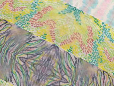 Gri Etnik Çizgi Suluboya Yapısı. Mavi Çiçek Kalıbı. Kravat Boyası Efekti Çiçek Daldırma Dokuları. Kırmızı kravat boyası, kravat izi. Çoklu Renkli Çizgili Ombre Grunge. Boyalı Hat Doğu Yamalı.