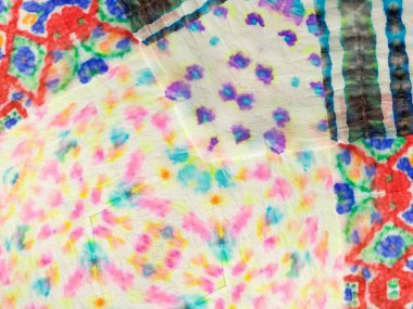 Mavi Çizgili Suluboya Doku. Kızıl Çiçek Kalıbı. Gri Kravatlı Etnik Yama. Çoklu Renkli Çamaşır Efekti. Boyalı Çizgi Gradyan Patchwork. Tye Dip Deseni. Boyalı Yama Dokusunu Bağla