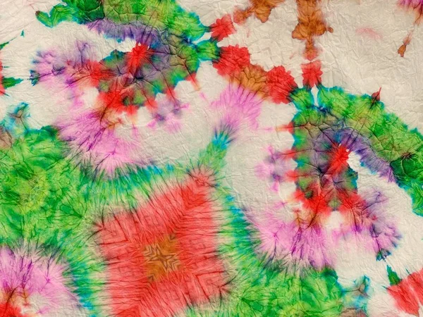 Boyalı Çizgi Soyut Suluboya. Çok renkli çizgili keten Grunge. Mavi Spiral boyalı suluboya deseni. Kravat Boyası Efekti Gri Spiral Ikat dokusu. Kırmızı kravat boyası, kravat izi. Shibori Daldırma Dokusu.