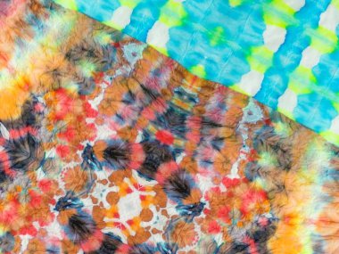 Boyalı Çizgi Gradyan Patchwork. Etnik Dip dokusu. Boyama Efekti Kırmızı Çiçek Kalıbı. Çoklu Renkli Çizgili Ombre Yaması. Mavi Kravatlı Etnik Yama. Gri Etnik Boyalı Suluboya Yapısı.