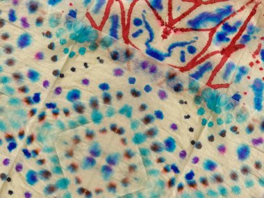 Çiçekli Dip Deseni. Gri Kravatlı Etnik Parmak izi. Mavi çizgili Ikat deseni. Boyalı Çizgi Gradyan Suluboya. Kırmızı Çiçekli Suluboya Doku. Patchwork Etnik Su Efekti. Boyalı Yama Dokusunu Bağla