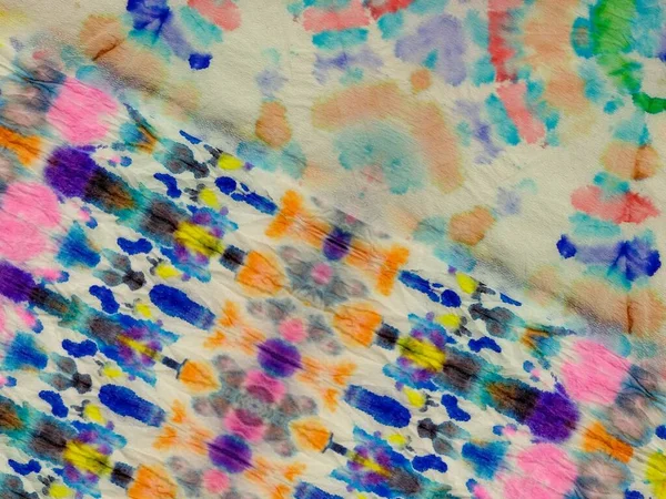 Çiçekli Dip Deseni. Boyalı Hat Doğu Suluboya. Çok renkli çiçekli Grunge. Mavi çizgili suluboya desen. Kırmızı kravat boyası, kravat izi. Gri Etnik İkat dokusu. Boyama Efekti Dokusunu Bağla
