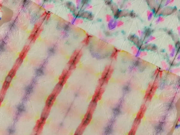 Kırmızı Kravat Boyalı Etnik Parmak izi. Gri Çiçek İkat dokusu. Boyalı Hat Doğu Suluboya. Mavi Etnik Boyalı Yamalı Şablon. Kravat boyası Grunge Deseni Çok Renkli Su Efekti. Çiçek Daldırma Dokusu.