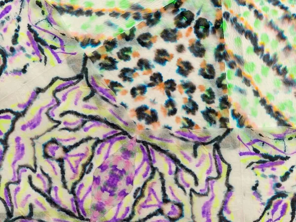 Tye Dip Deseni. Boyalı Çizgi Soyut Suluboya. Kravat boyası Grunge dokusu Kırmızı Etnik Ikat dokusu. Mavi Çizgili Şablon. Çok Renkli Çiçek Suyu Tasarımı. Gri Kravatlı Etnik Yama.