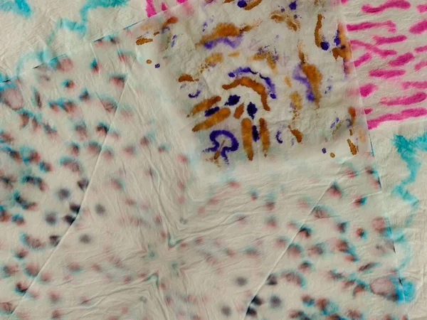 Kırmızı çizgili suluboya desen. Mavi Çiçek İkat dokusu. Boyalı Çizgi Soyut Yama. Çoklu Renkli Etnik Su Etkisi. Gri kravat boyası, kravat izi. Kravat Boyası Tasarım Şablonu Çiçek Daldırma Dokusu.