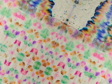 Patchwork Etnik Çarşaf Tasarımı. Gri Çizgili Ikat deseni. Mavi kravat boyası, kravat izi. Boyalı Çizgi Soyut Suluboya. Boya desenli Tye Dye Dip desenli kravat. Kırmızı Çiçekli Suluboya Doku.