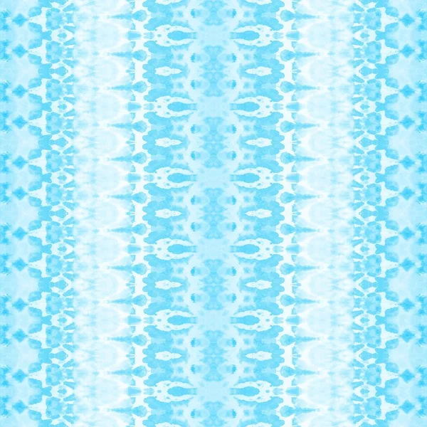 青のボホーパターン ウォーター グランジ 雲に染まった水彩画 ブルー バティック 青いボヘミアン繊維 白の伝統的なザグ スカイ ブラシ — ストック写真