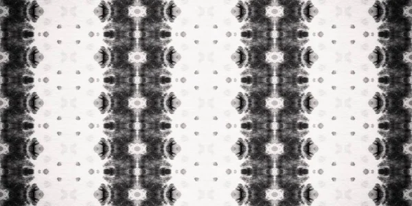 グレーの繰り返しバティック 灰色の地理水彩画 ブラック デッド ストローク グレーのボホプリント グレイ バティック 灰色の民族ブラシ ホワイト幾何学的テクスチャ — ストック写真